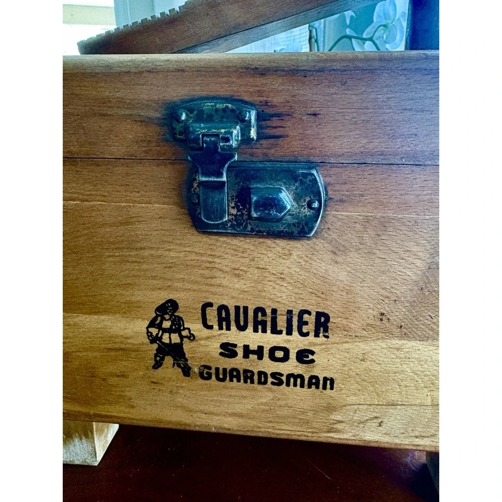 Cavalier Guardsman Vintage Wooden Shoebox Deluxe Shoes Shine Case Dovetail